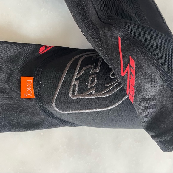 Troy Lee Designs Stage Elbow Sleeve Guard. R&L. XS/S - Picture 7 of 7